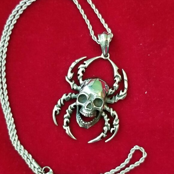 Truly creepy skull spider necklace, NWOT - Picture 4 of 9